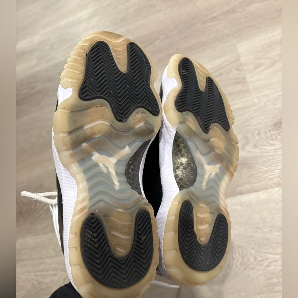 Air Jordan 11 Retro "Gratitude" sneakers - Picture 5 of 10